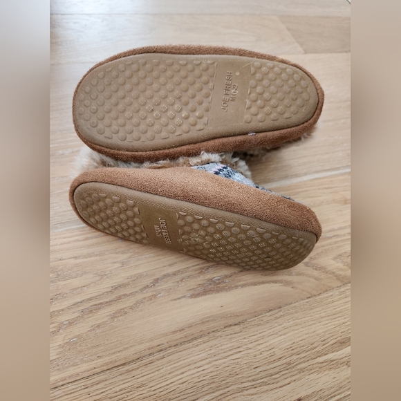 JOE FRESH | Moccasin-style slippers with hard soles - Picture 5 of 6